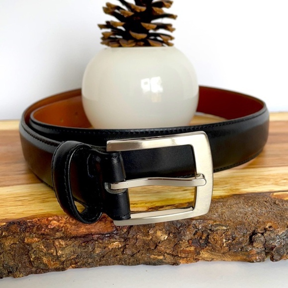 Men’s black leather belt